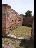 08131 ostia - regio v - via dell'invidioso - edificio (v,iv,1) - oestl raum - bli ri suedosten - 06-2024.jpg